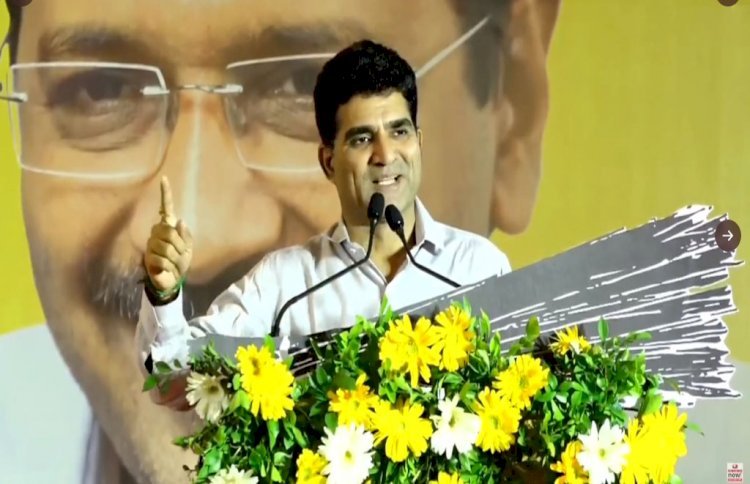 केजरीवाल के गुजरात दौरे के बीच आप नेता का दावा, बड़े नेताओं के इशारे पर हमारे कार्यालय पर रेड की कार्रवाई