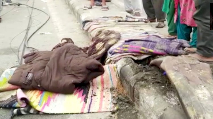 सोते हुए लोगों पर काल बनकर आया ट्रक, 4 की दर्दनाक मौत