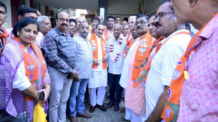 भाजपा प्रदेश अध्यक्ष राठौड ने मंडल स्तर पर जाकर जनसंघ के समय से जुडे़ 90 वर्षीय कार्यकर्ता श्रीराम खंडेलवाल को ग्रहण करवाई पार्टी की सदस्यता