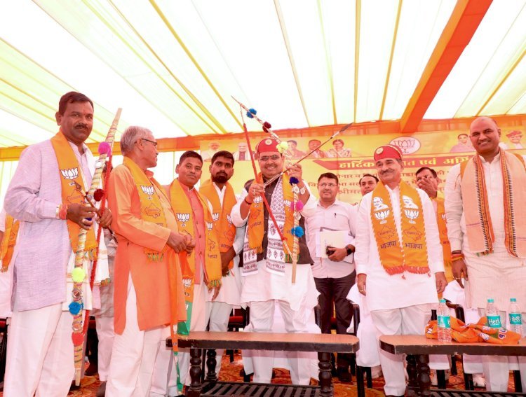भाजपा प्रदेश अध्यक्ष मदन राठौड और मुख्यमंत्री भजनलाल शर्मा ने खींवसर, सलुंबर और चौरासी विधानसभा उपचुनाव में जनसभा को किया संबोधित