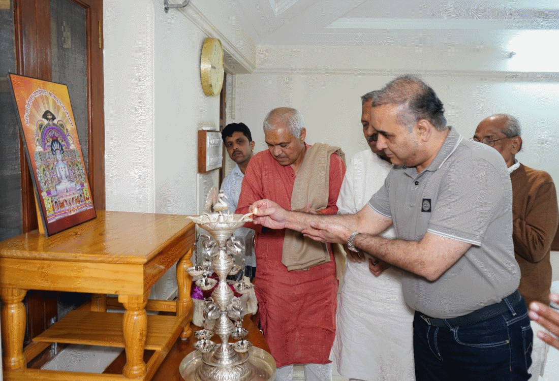 25वें वर्ष के लिए ऐतिहासिक फैसले, ट्रस्ट मंडल ने किया संघवी परिवार का सम्मान